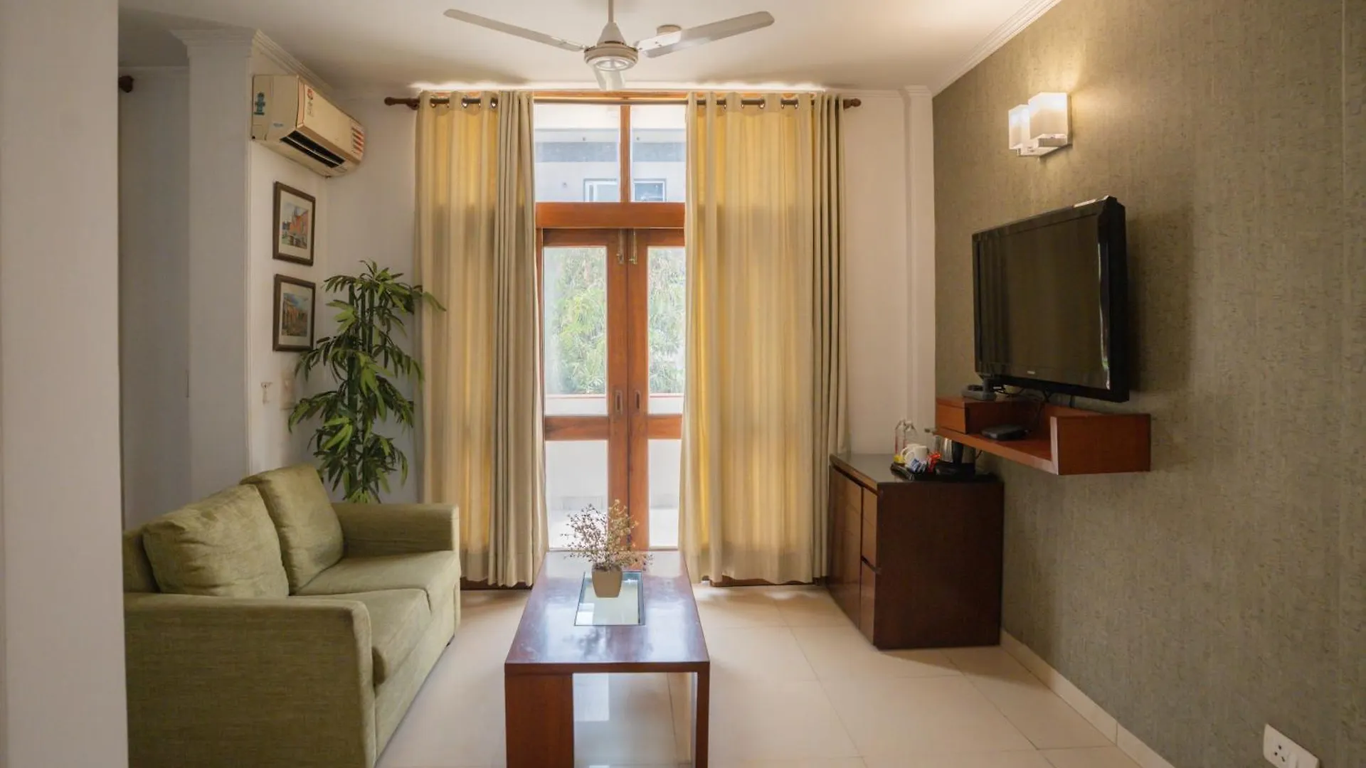 Ahuja Residency Dlf Phase 2 Ξενοδοχείο Γκουργκάον
