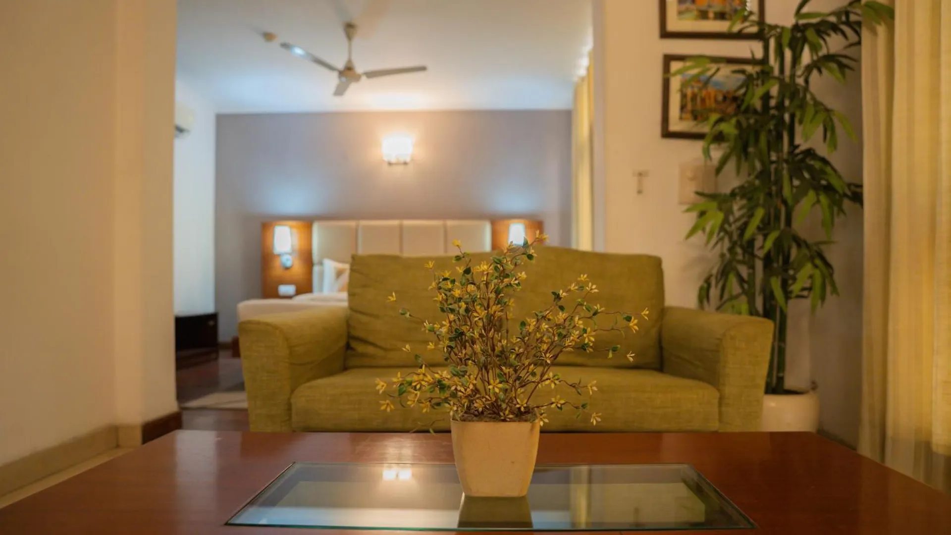Ahuja Residency Dlf Phase 2 Hotel Gurgaon
