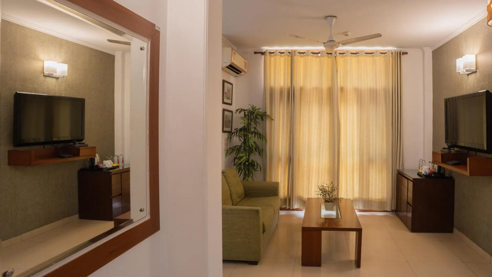 Ahuja Residency Dlf Phase 2 Hotel Gurgaon