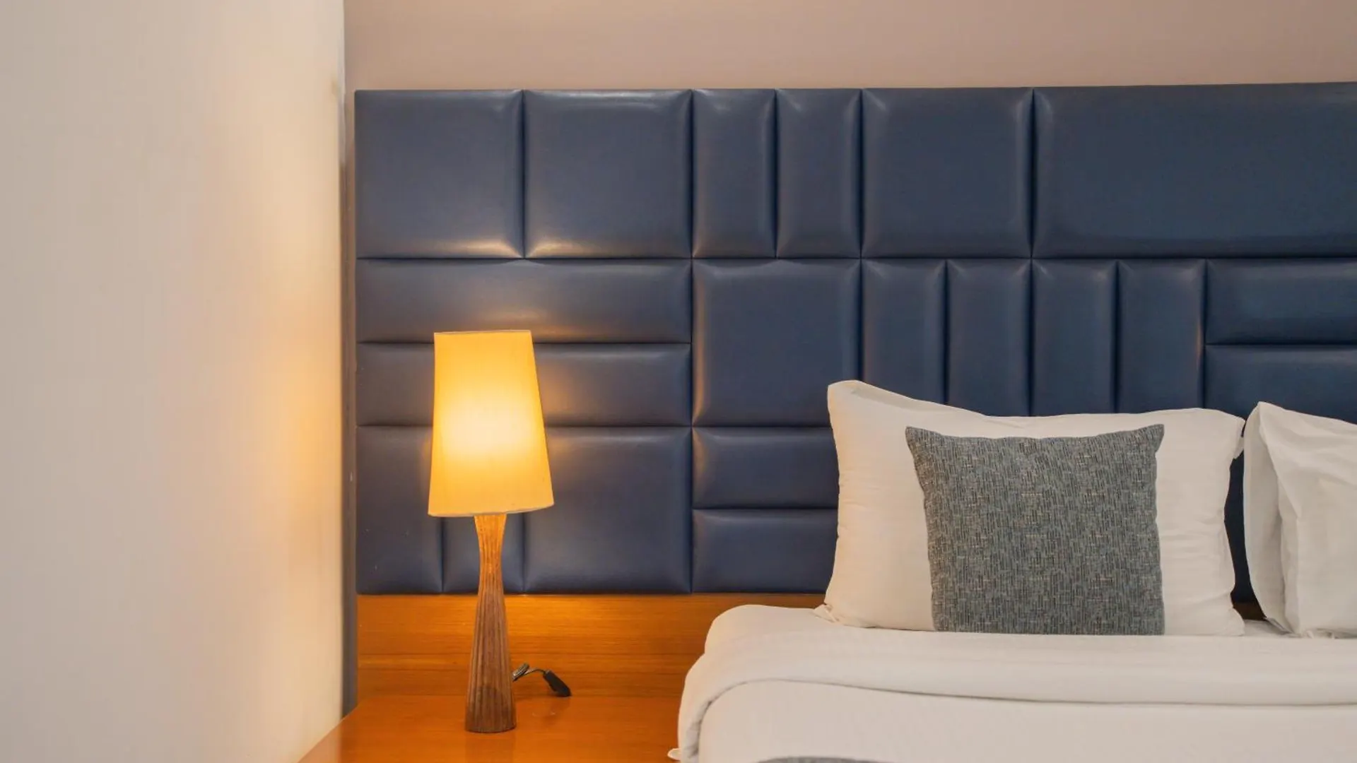 Ahuja Residency Dlf Phase 2 Hotel Gurgaon