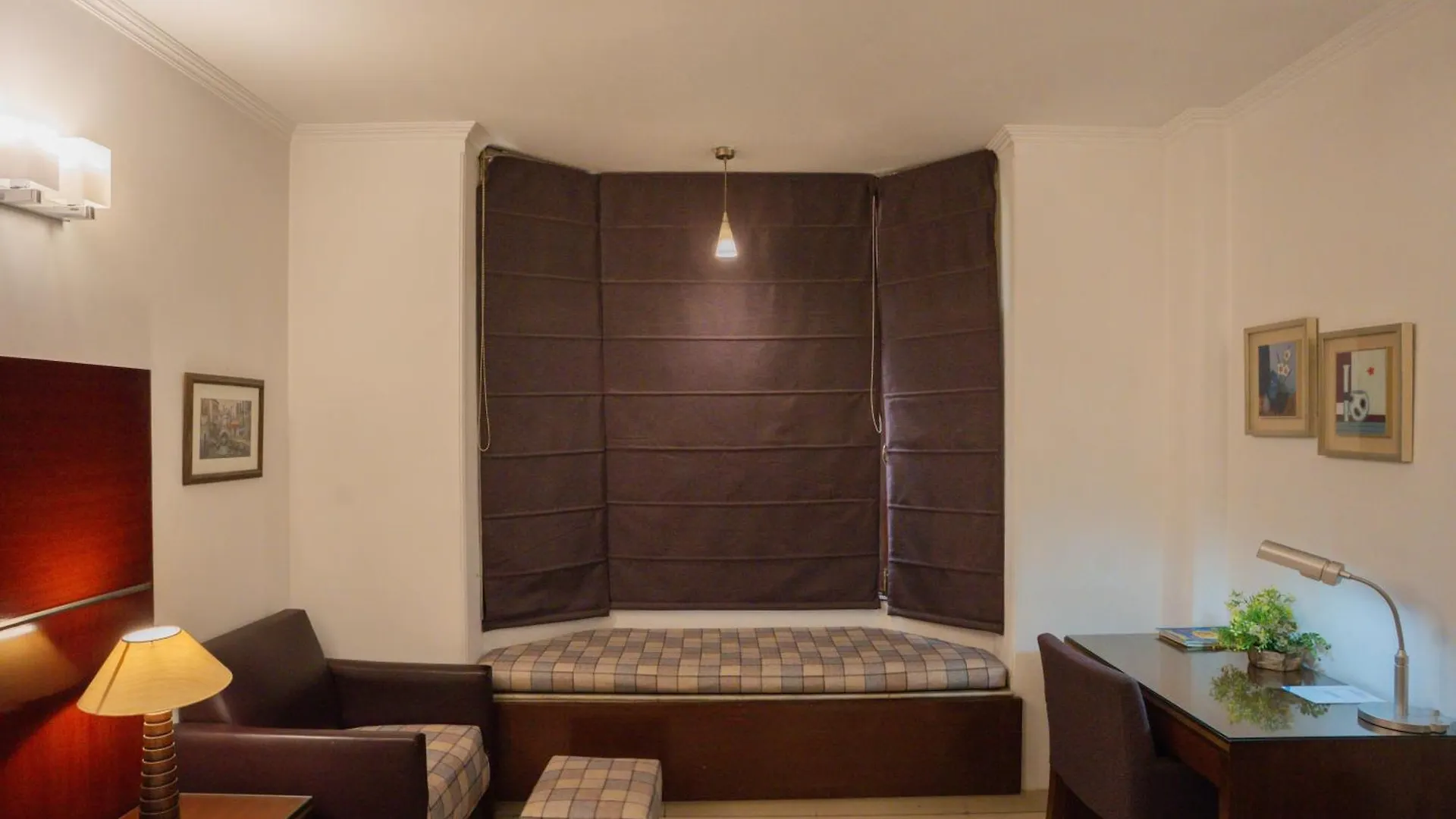 Ahuja Residency Dlf Phase 2 Hotel Gurgaon