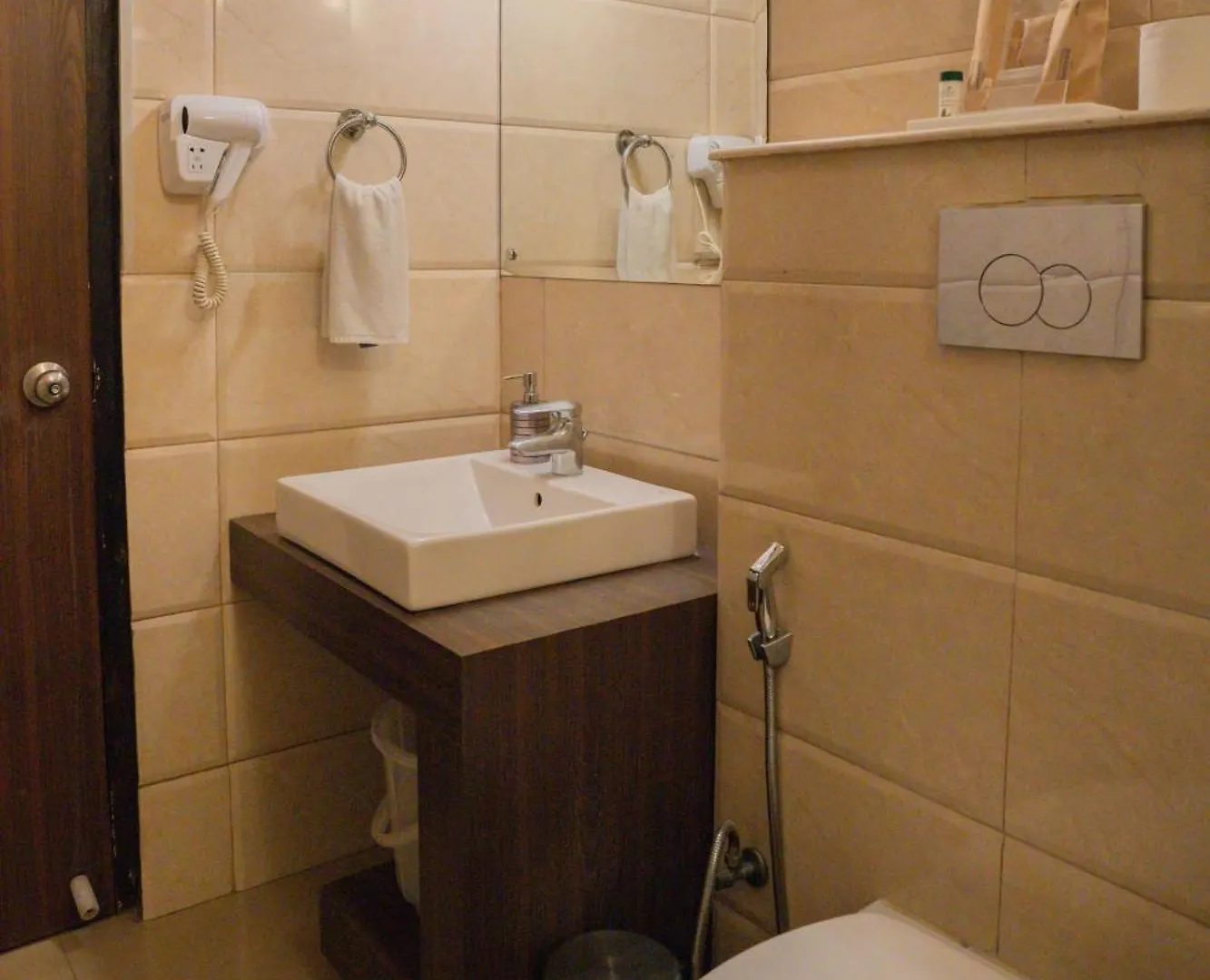 Ahuja Residency Dlf Phase 2 Hotel Gurgaon
