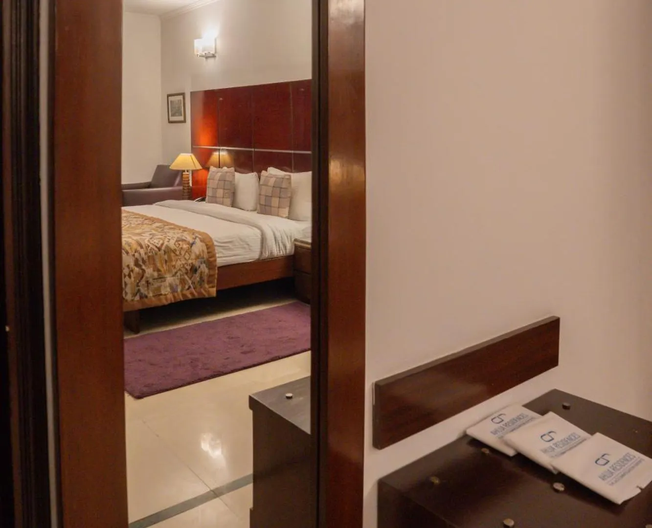 Ahuja Residency Dlf Phase 2 Hotel Gurgaon 4*,  India