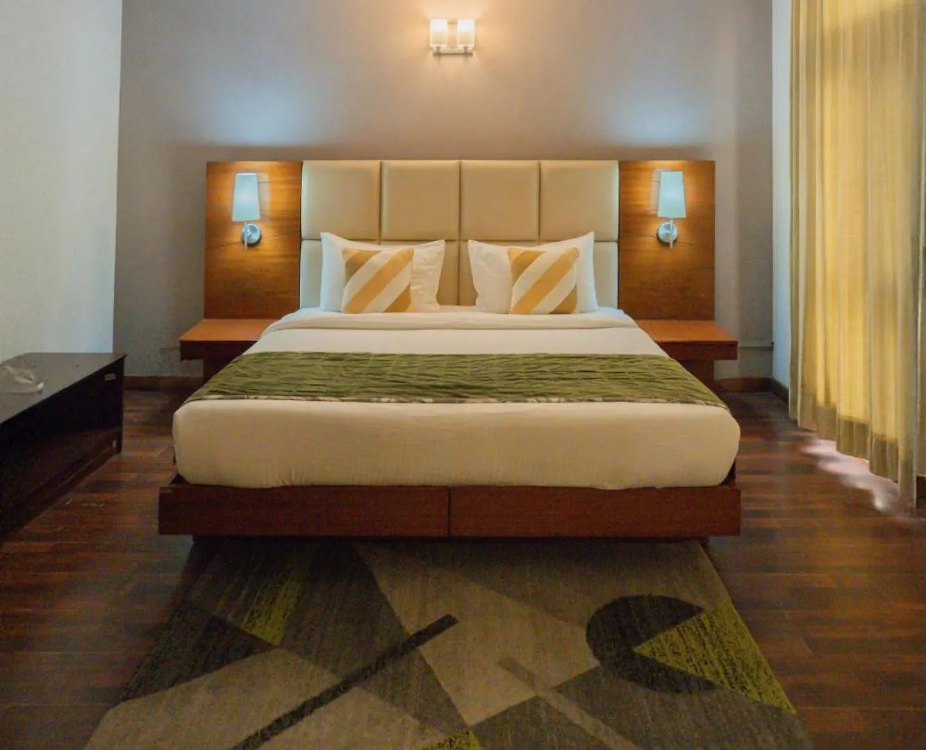 Ahuja Residency Dlf Phase 2 Hotel Gurgaon