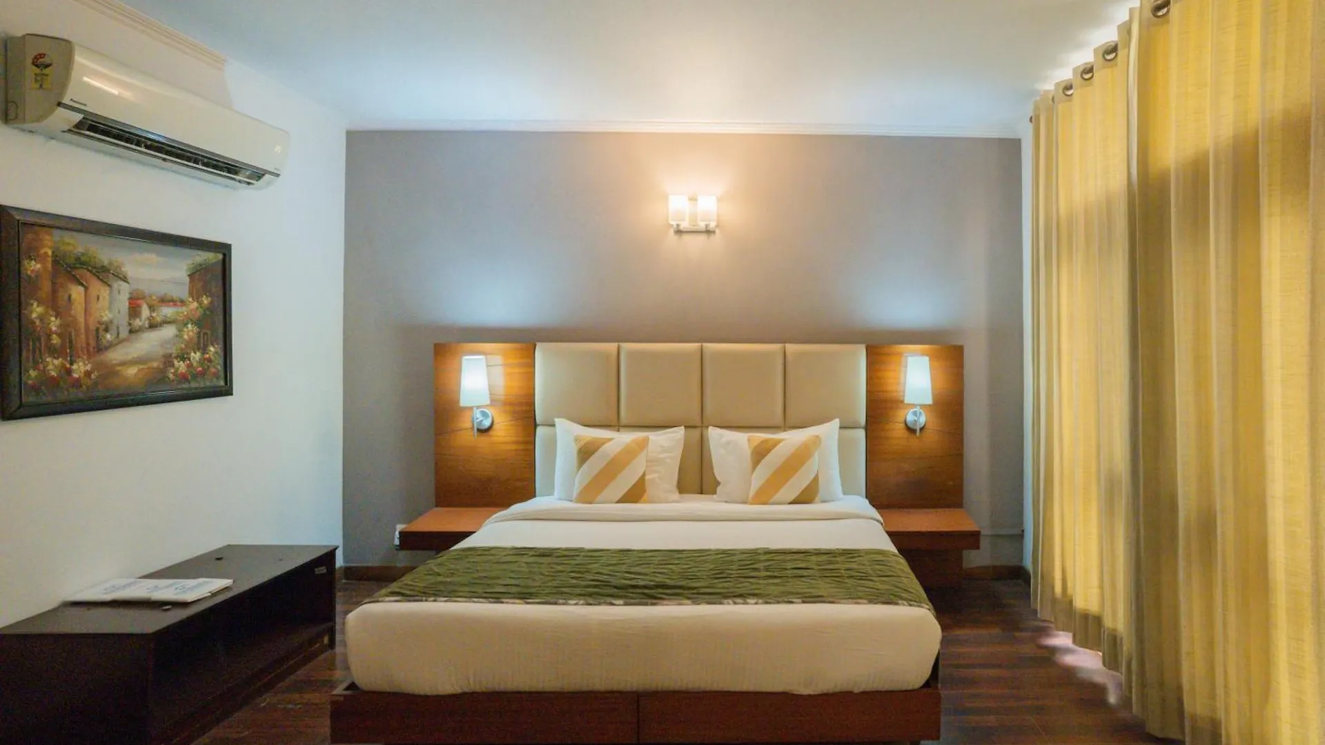 Ahuja Residency Dlf Phase 2 Hotel Gurgaon
