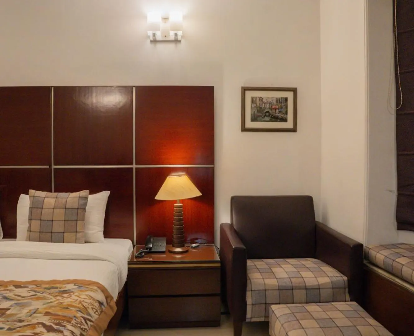 Ahuja Residency Dlf Phase 2 Hotel Gurgaon 4*,