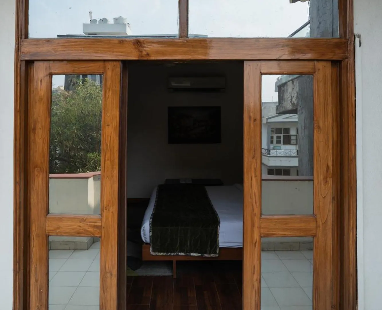 ****  Ahuja Residency Dlf Phase 2 Hotel Gurgaon India