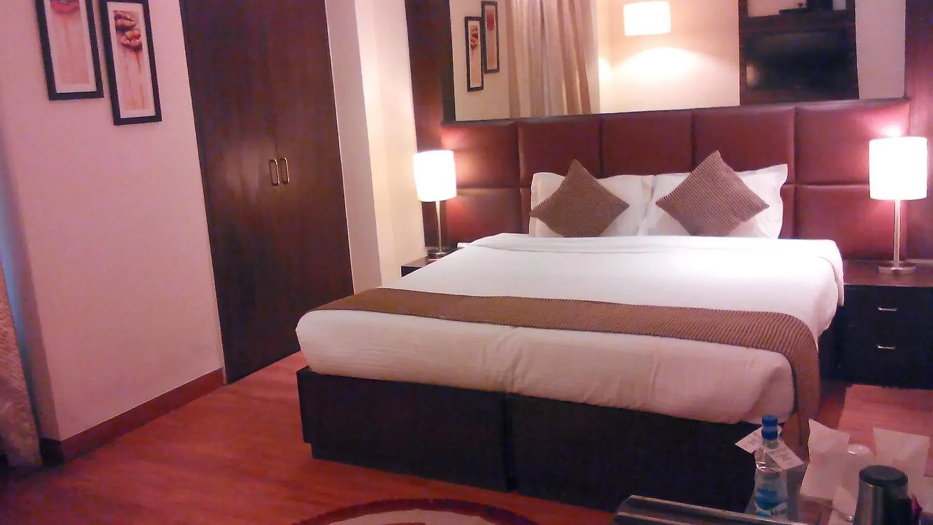 ****  Ahuja Residency Dlf Phase 2 Hotel Gurgaon India
