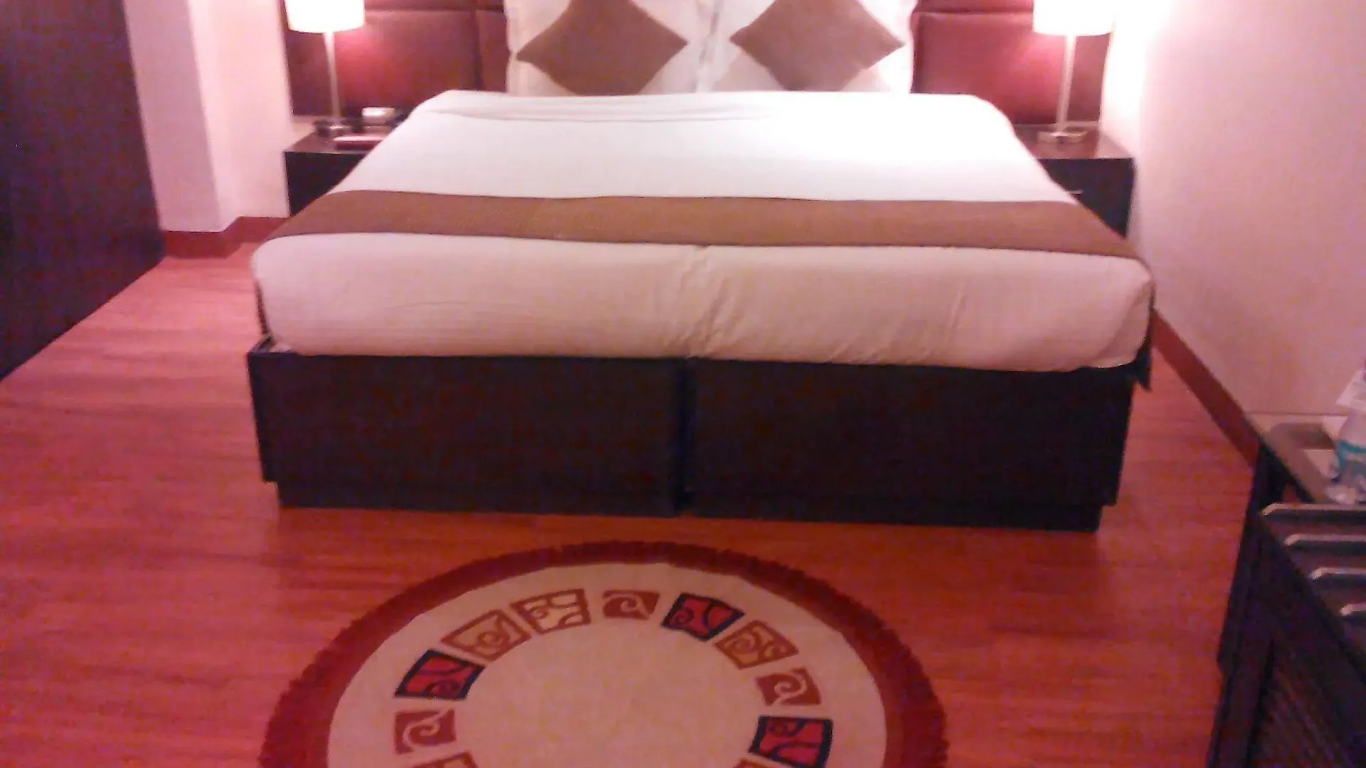 Ahuja Residency Dlf Phase 2 Hotel Gurgaon