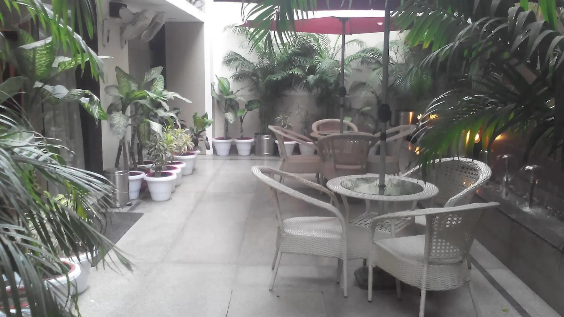Ahuja Residency Dlf Phase 2 Hotel Gurgaon