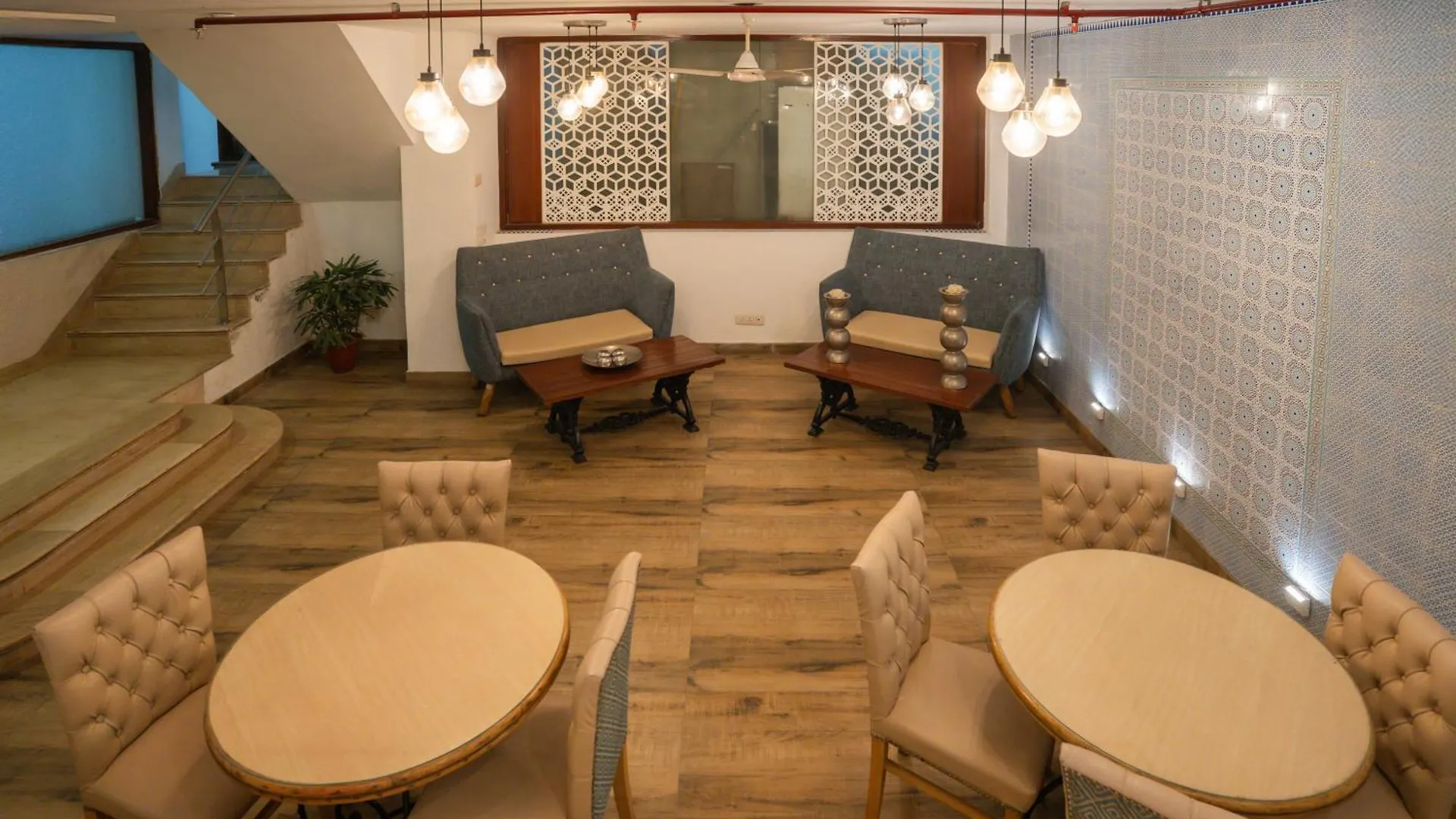 Ahuja Residency Dlf Phase 2 Hotel Gurgaon