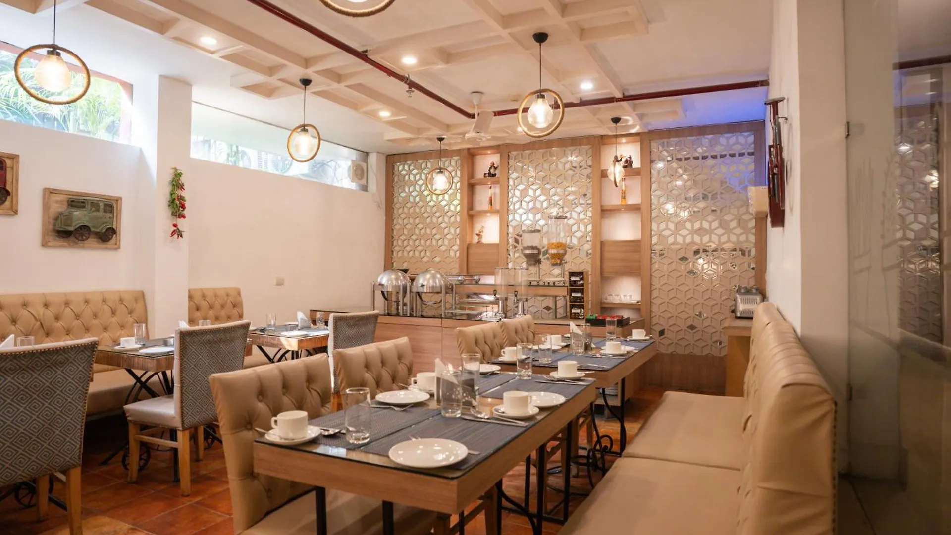 Ahuja Residency Dlf Phase 2 Hotel Gurgaon