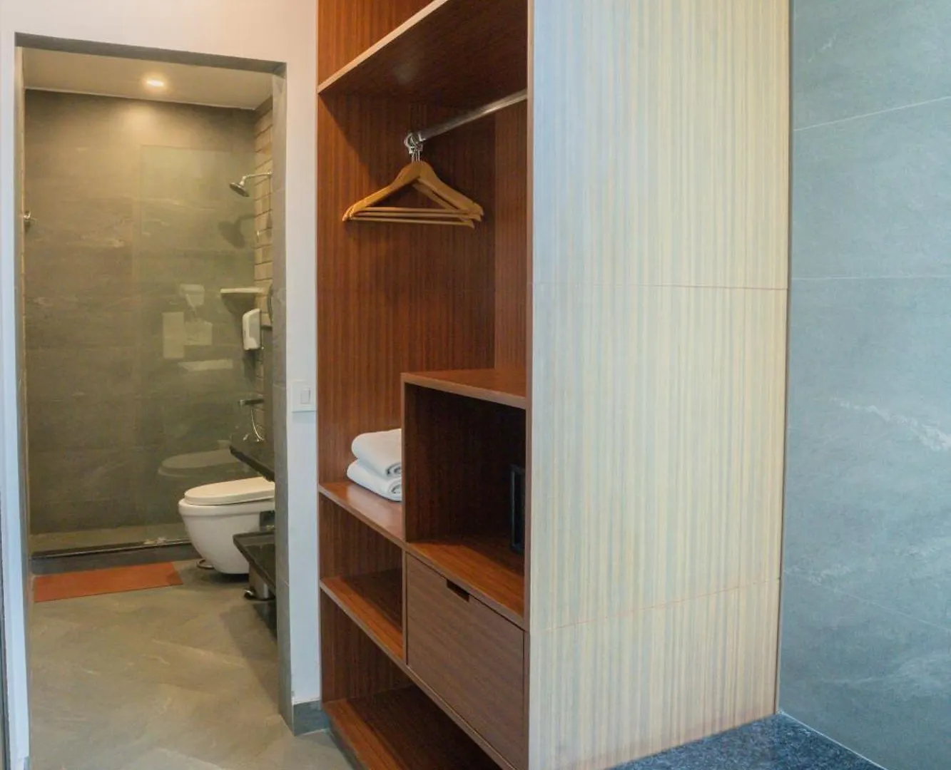 Ahuja Residency Dlf Phase 2 Hotel Gurgaon