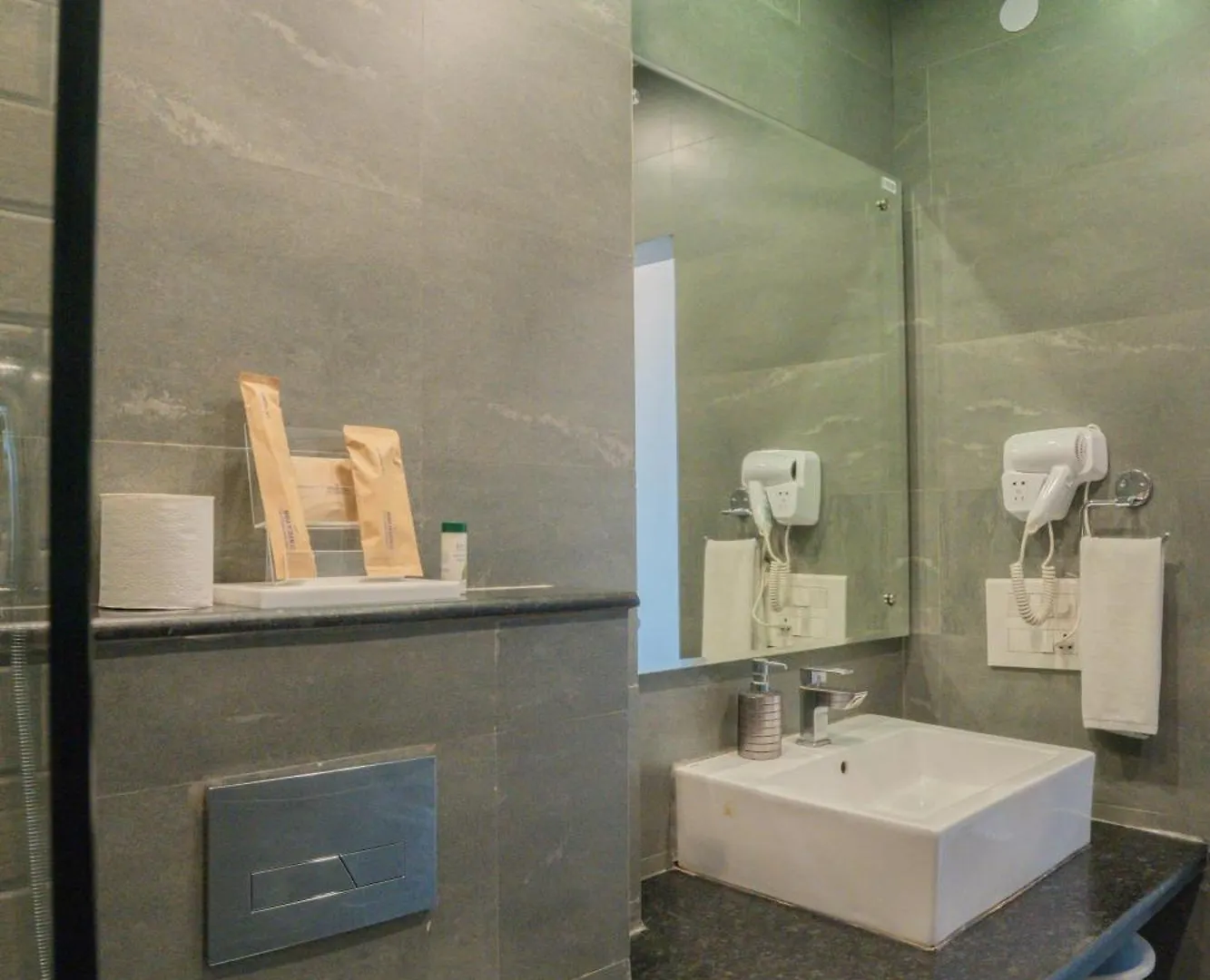 Ahuja Residency Dlf Phase 2 Hotel Gurgaon